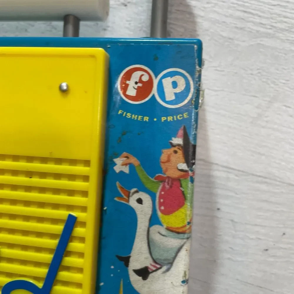 Fisher price 2009 farmer in the dell music‎ radio